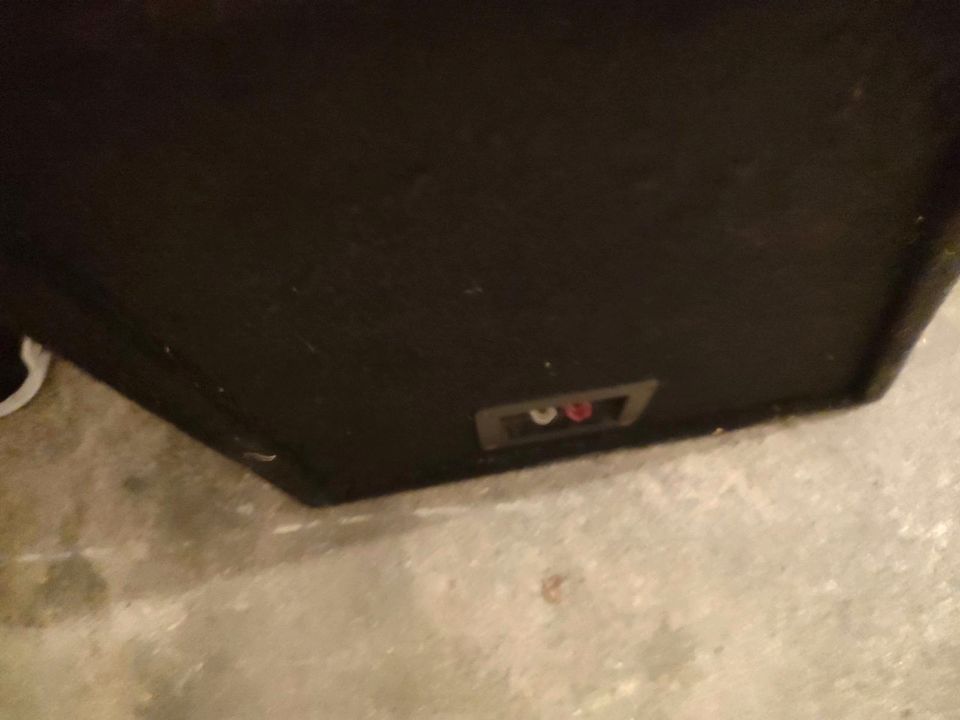 Auto Bassbox subwoofer in Bottrop