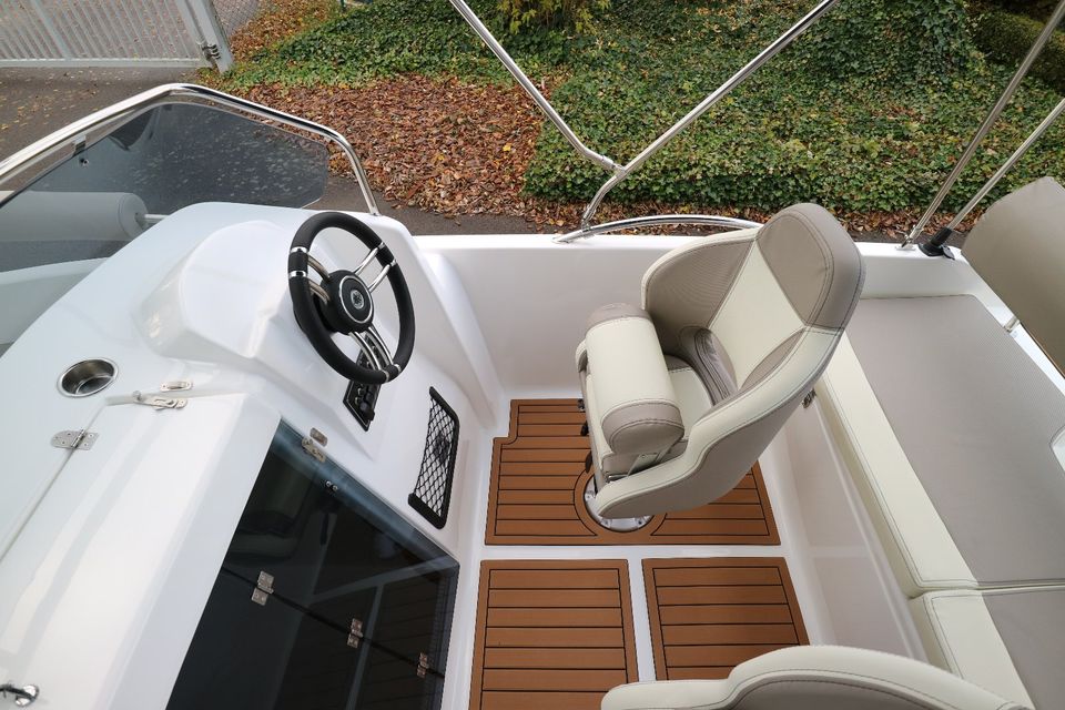 Aquila 5.3 Sun - NEU - Boot mit Motor Suzuki 70PS - in Rechlin