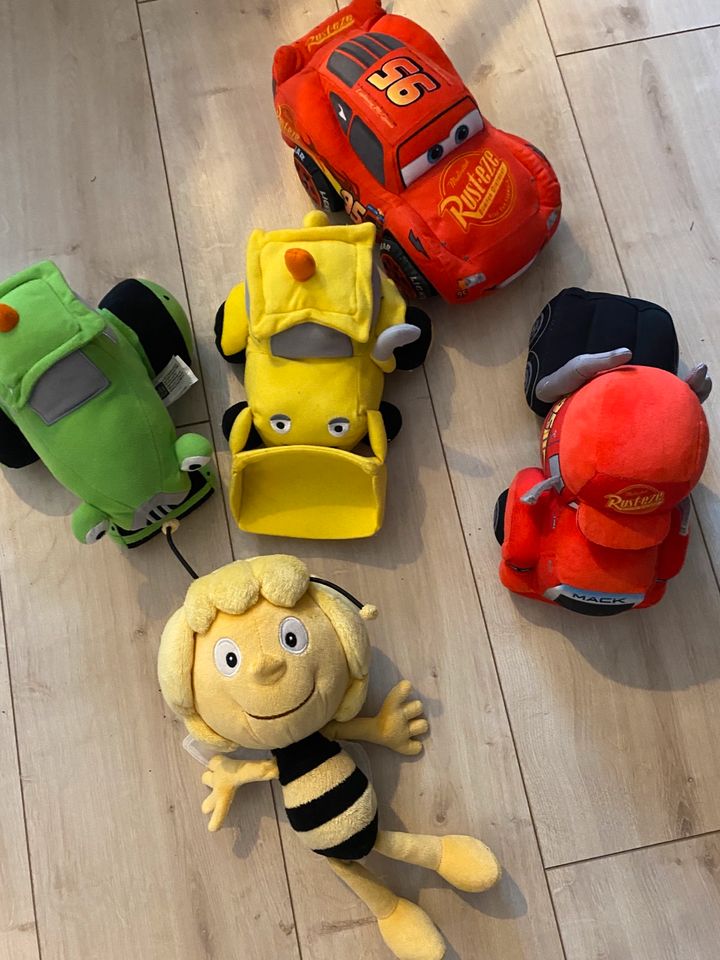 STOFFTIER PAKET Disney Cars McQueen Mack Bob der Baumeister Fahrz in  Niedersachsen - Weyhe, Kuscheltiere günstig kaufen, gebraucht oder neu