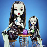 SUCHE Monster High große Barbie Puppe XXL 43cm 17inch Frankie Nordrhein-Westfalen - Dorsten Vorschau