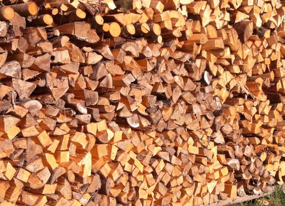 Brennholz Fichte Holz Ofen Wärme in Inchenhofen