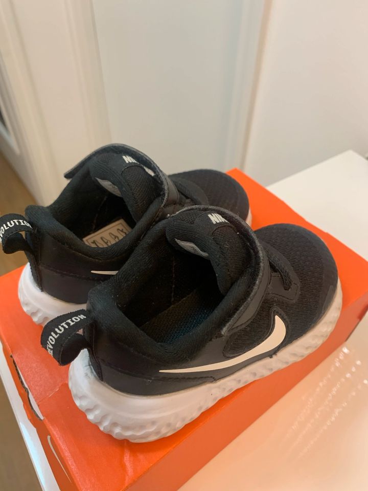 Baby Schuhe Nike Größe 22 in Gräfelfing