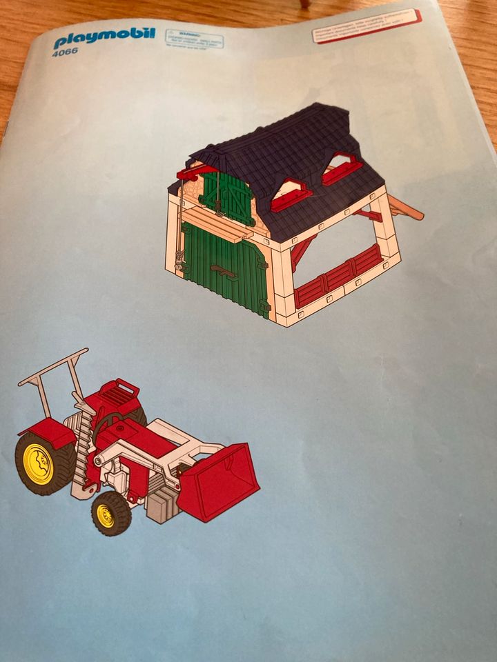 Playmobil Bauernhof Farm and Tractor 4066 in Appel