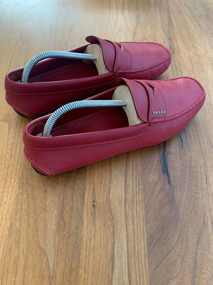 PRADA Mokassins Saffiano-Leder Gr. 41,5 / 42 NP: 770€ Loafers in Unterschleißheim