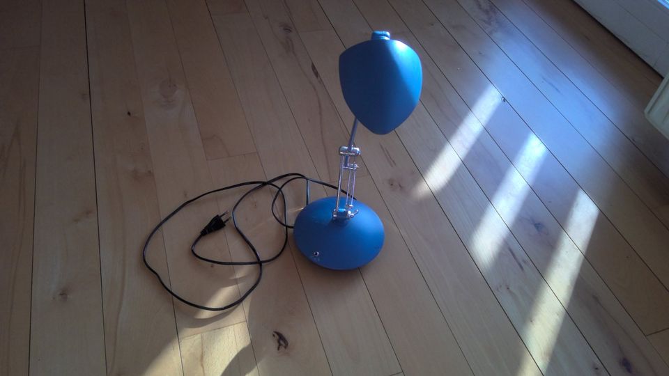 Schreibtischlampe (blau) in Hattingen