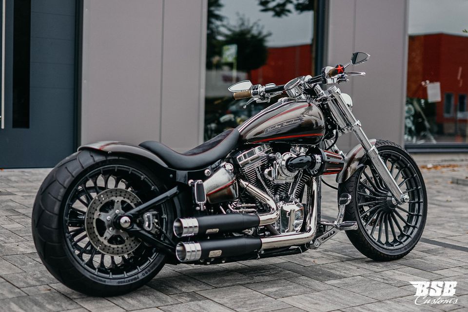 Harley Davidson CVO Breakout custom Umbau viele Extras in Eppertshausen