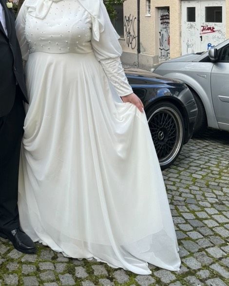 tesettür Abiye, Abendkleid, in Größe 48-52 in Sersheim
