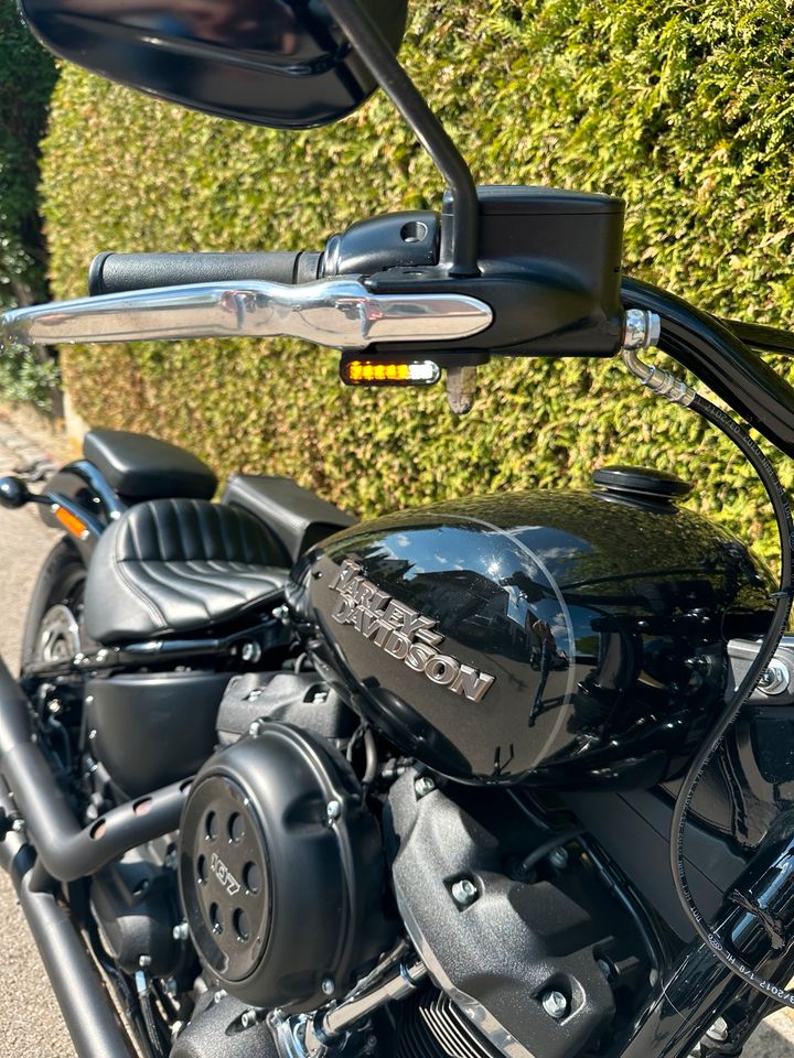 Harley Davidson FXBB Street Bob 107 schwarz in Neusäß