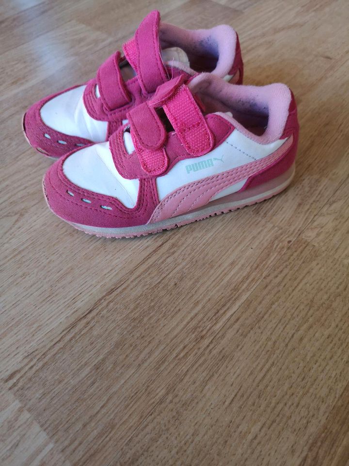 Puma Schuhe rosa pink weiß 23 24 Turnschuhe in Lichtentanne