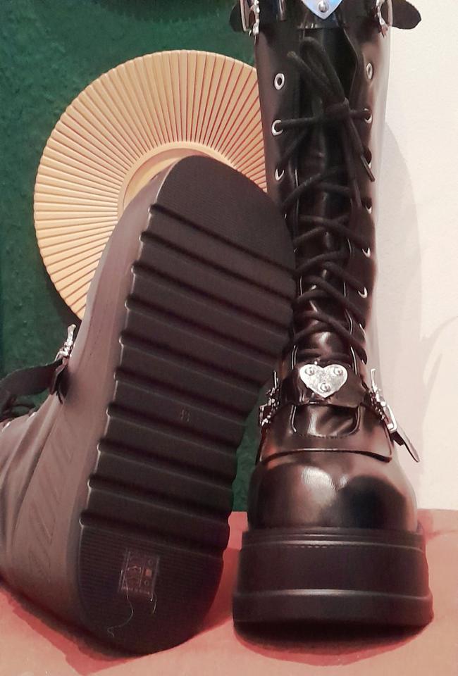 Stiefel derbe Sohle Gothic Boots Langschaft Fakeleather Emo in Hamburg