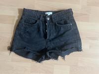 H&M kurze schwarze Jeansshorts Gr. 36 - Destroyed Look,High Waist Köln - Rodenkirchen Vorschau