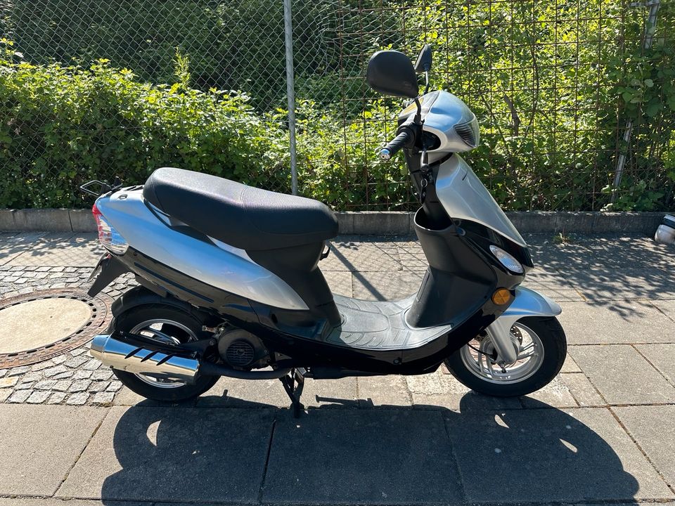 Qingqi 50 ccm Roller mit 4552 KM und Topcase in Elchingen