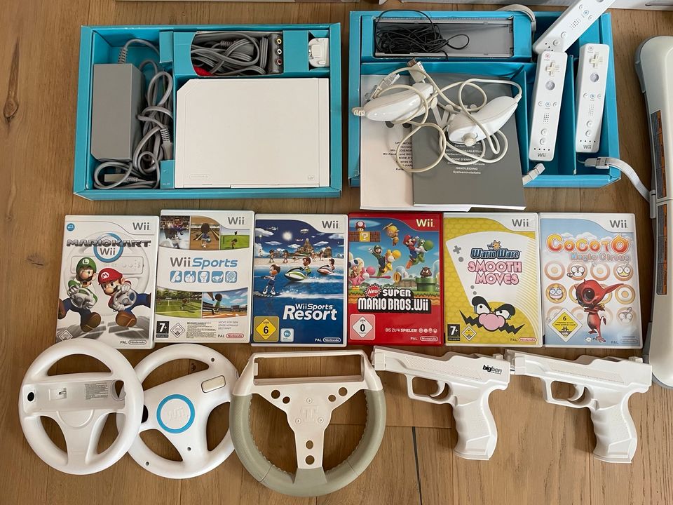 Großes Nintendo Wii Paket: Balance Board, Spiele, Controller in Reutlingen