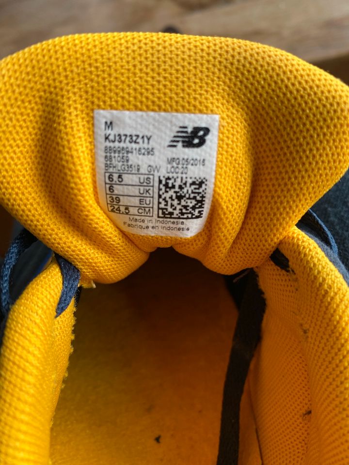 New Balance Sneaker Gr. 39 neuwertig, blau/gelb in Schönwalde-Glien