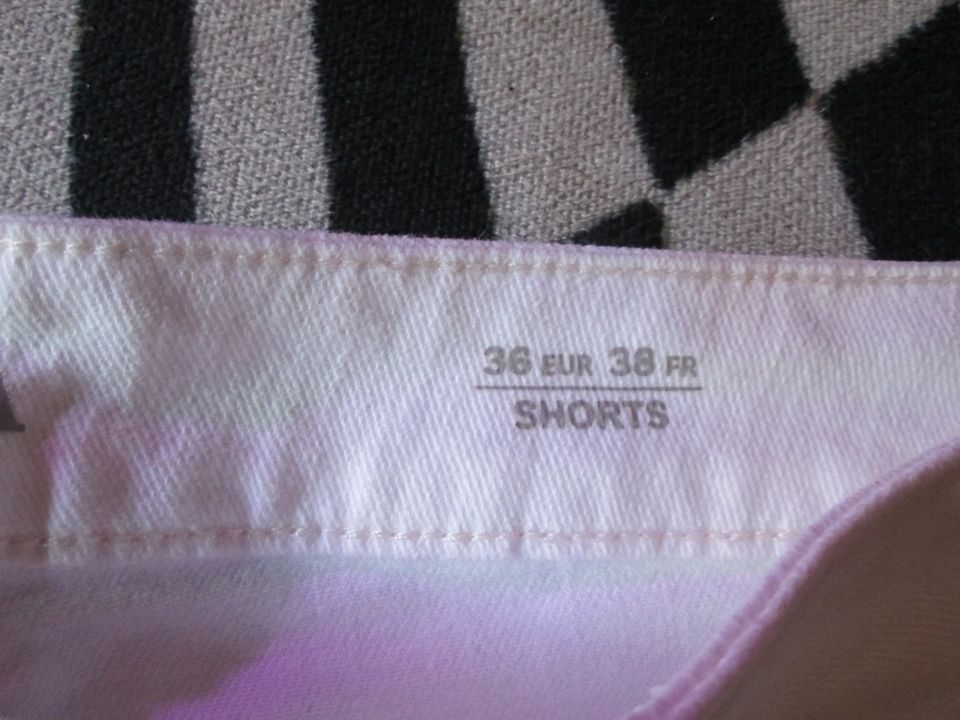 Damen Shorts Weiß in Düsseldorf