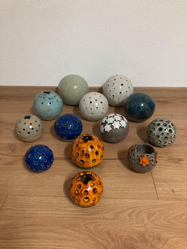 Keramik Handmade Dekoration Kugel Insektenhotel Zaunhocker in Oberbergkirchen