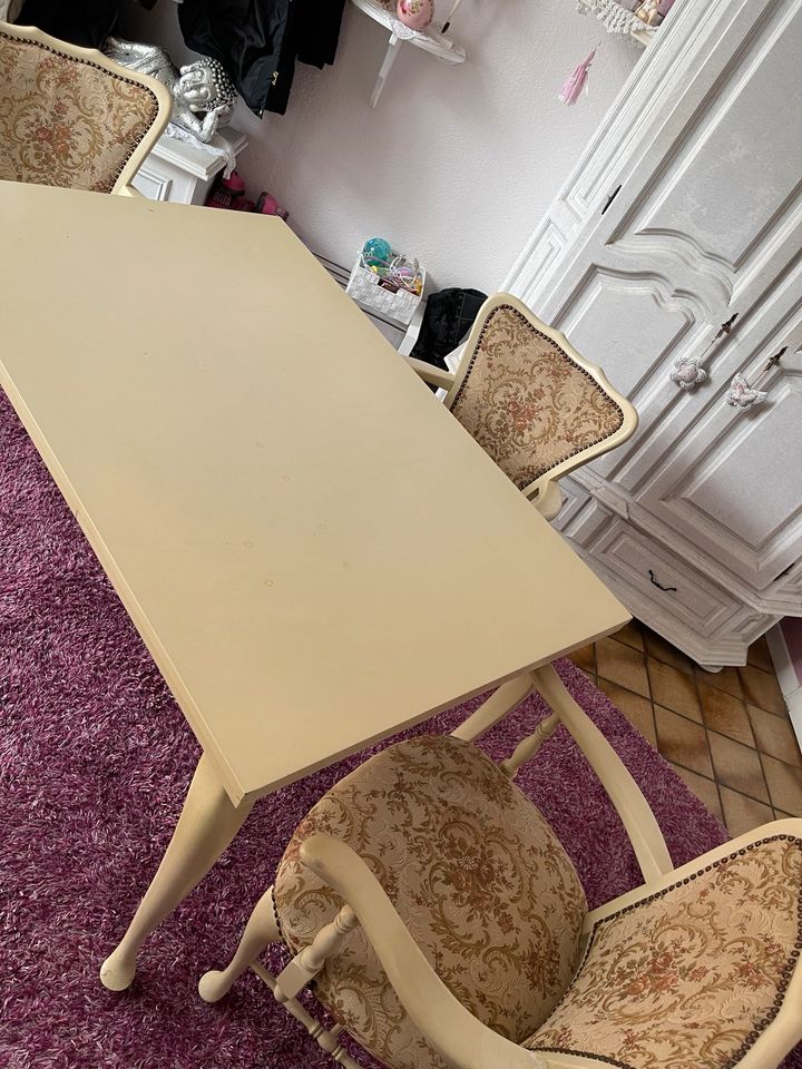 Tisch und Stühle für Selbstabholer in Isselburg