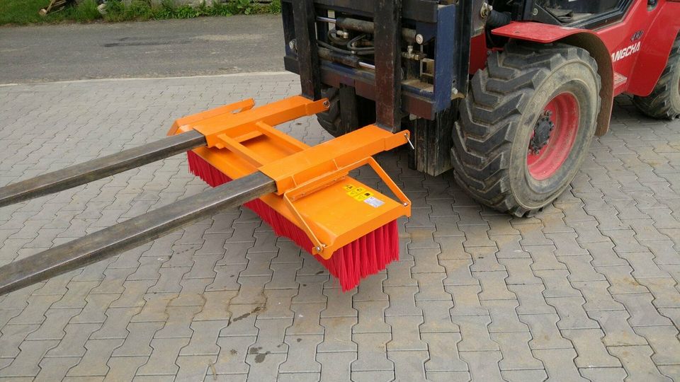 NEU Kehrbesen für Stapler Staplerkehrbesen Traktor Palettengabel in Rehborn