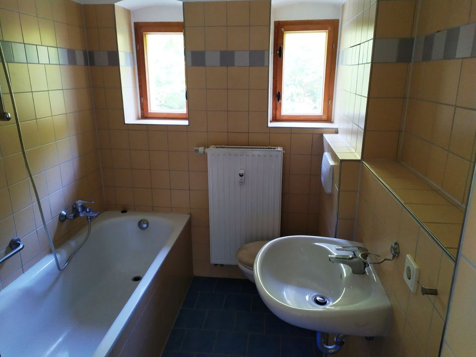 Schöne 2-Zimmer-Wohnung im ehem. Gemeindehaus - 09544 Neuhausen in Neuhausen