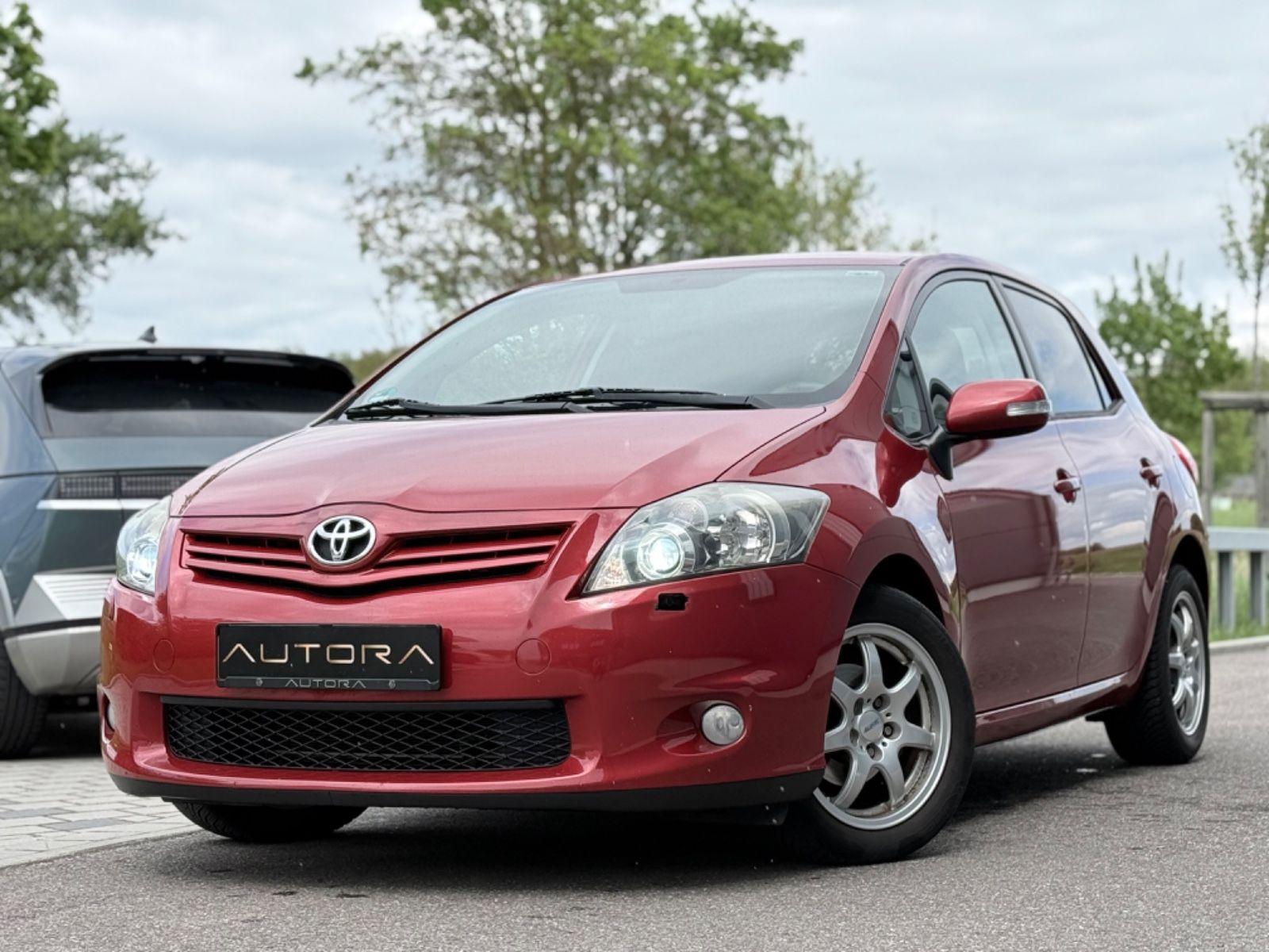 Abbildung des Autos Toyota Auris Club XENON|…