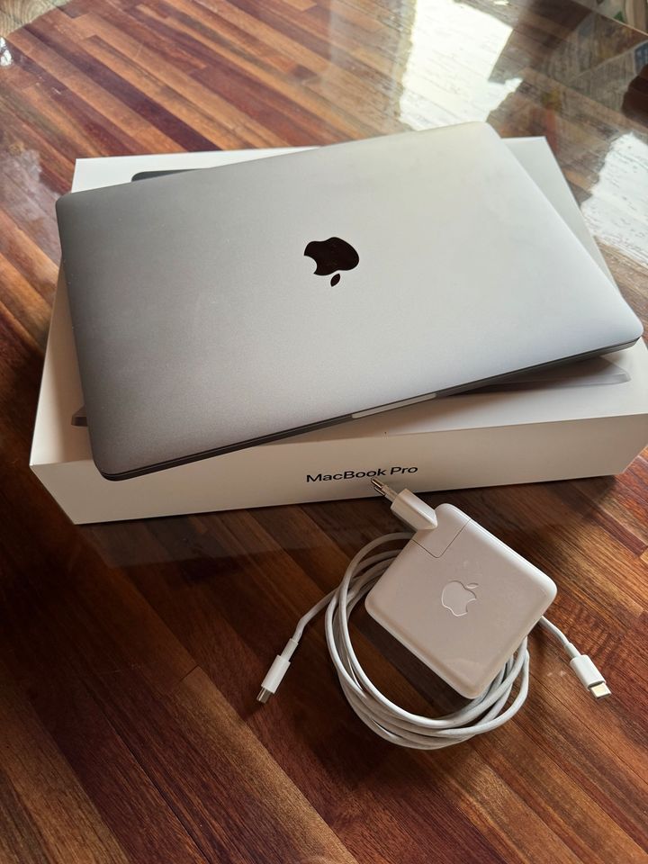 Apple MacBook Pro M1 2020 in Krumhermersdorf