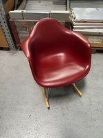 VITRA Rocker Chair DAR Schaukel-Stuhl Charles Eames Plastic-Chair Stuhl Dunkel-Rot Ausstellungsstück Hessen - Offenbach Vorschau