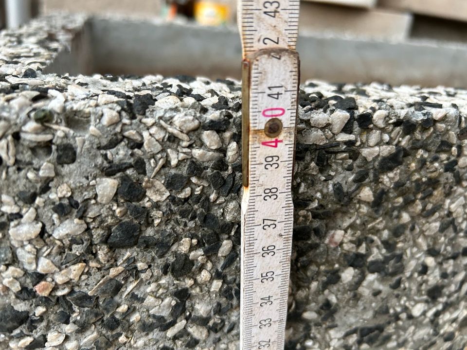 Großer Waschbetonkübel Pflanzkübel Pflanztrog Beton in Thüringen