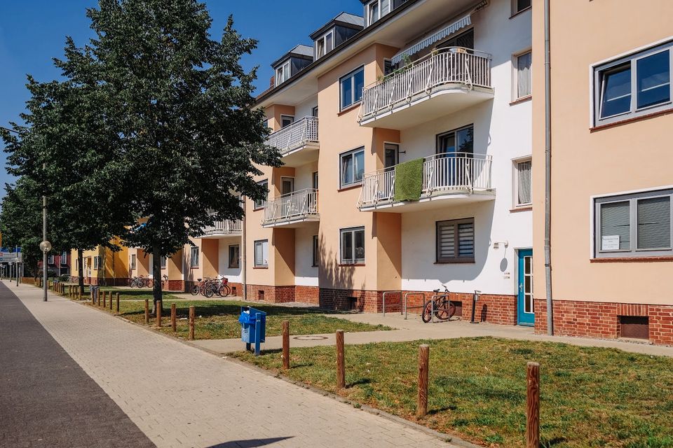 Zimmer knapp 15 m² mit Balkon innerhalb einer 3er-WG // 2.OG links in Wolfsburg