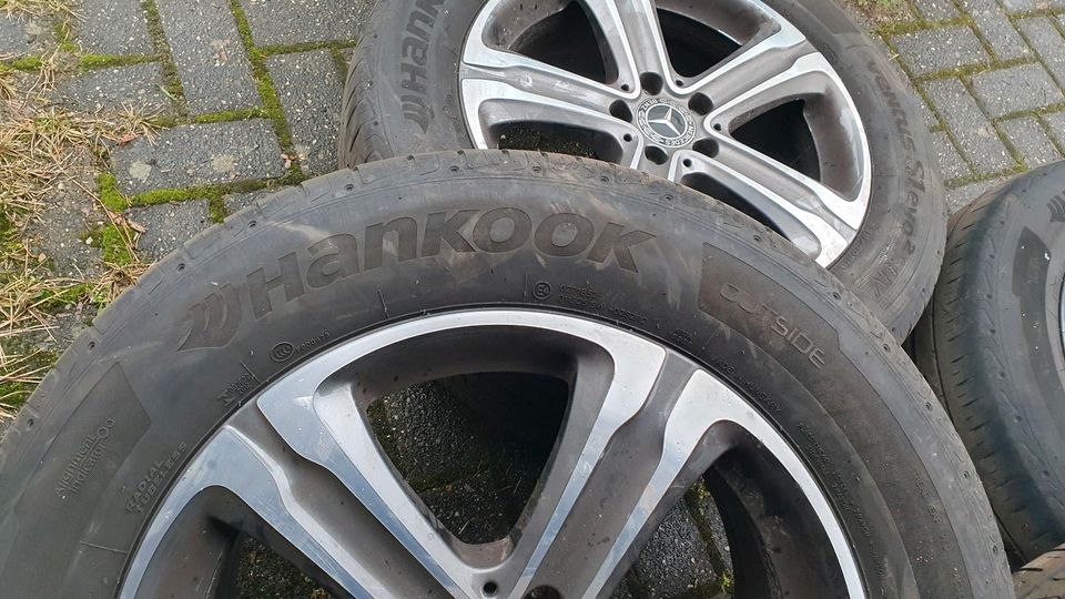 Sommerreifen Hankook mit Felgen von Mercedes 235/60 R18 in Celle