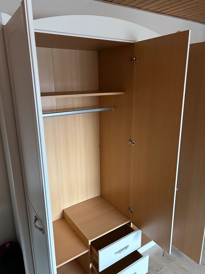 Kleiderschrank in Südbrookmerland