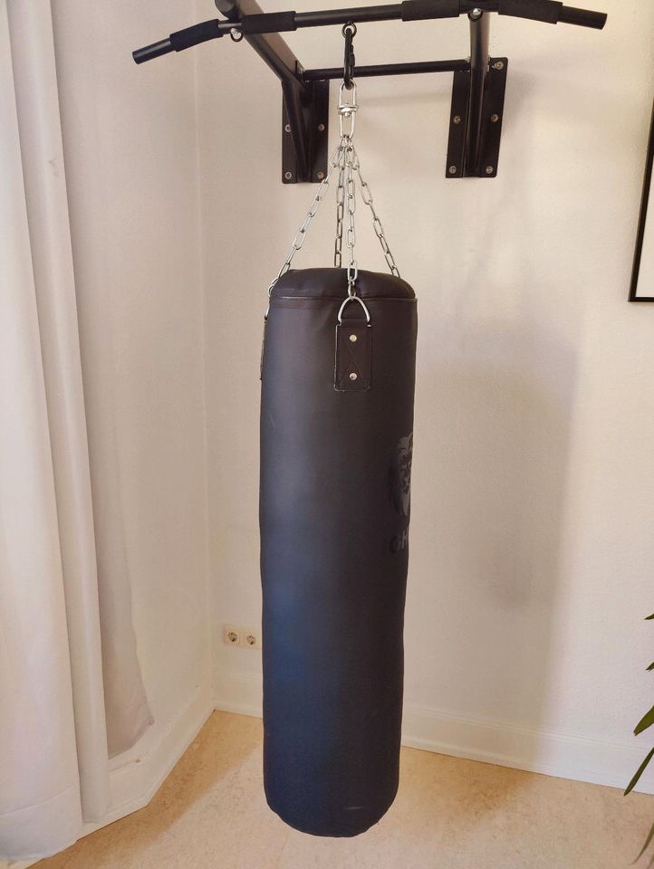 Sehr gut erhaltener Boxsack von FIGHTR in Kassel