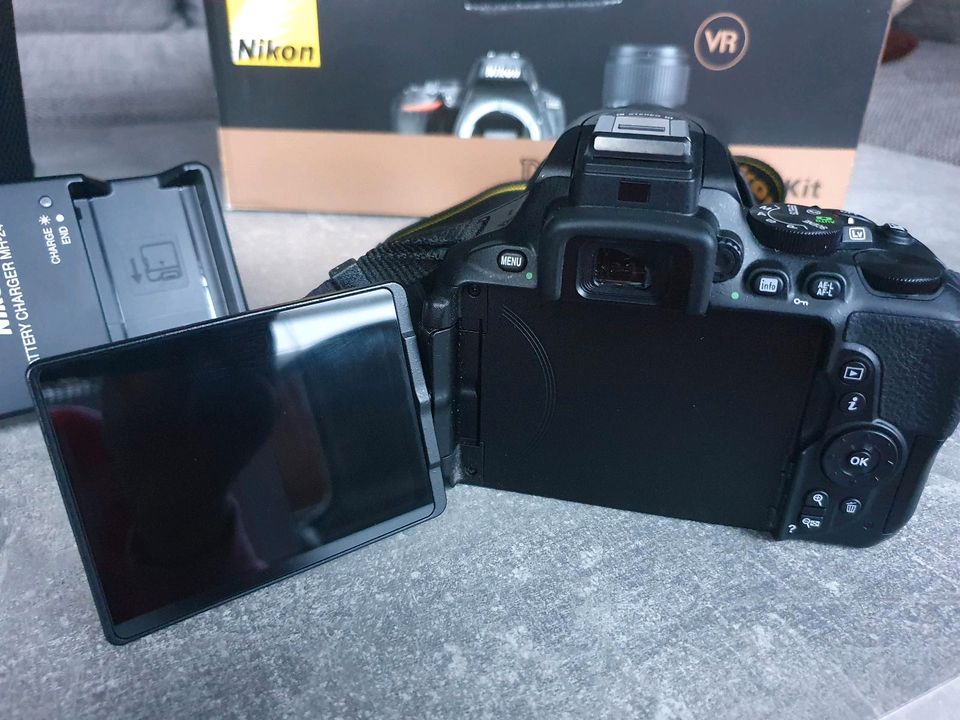 Nikon D5600, Spiegelreflexkamera, Nikon, Geschenkidee, in Nürnberg (Mittelfr)