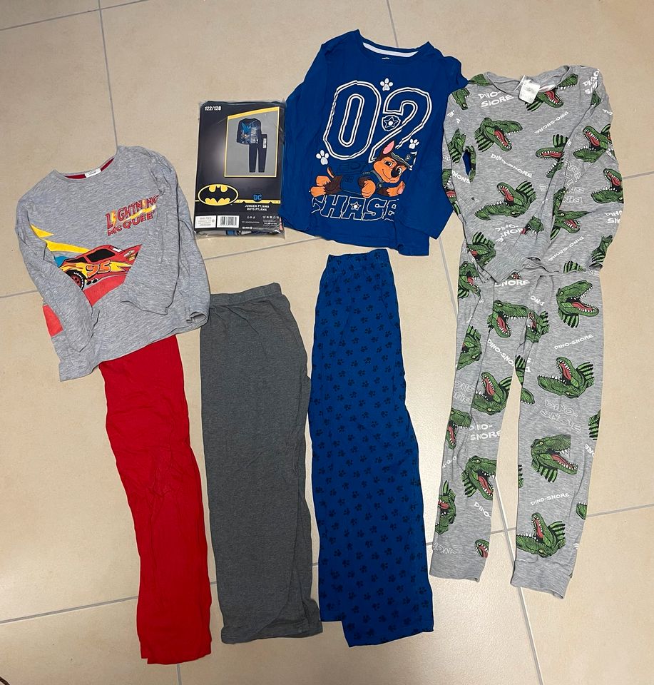 Schlafanzug Gr.116/122/128, Paw Patrol, H&M Dino,Batman neu,Bio in München