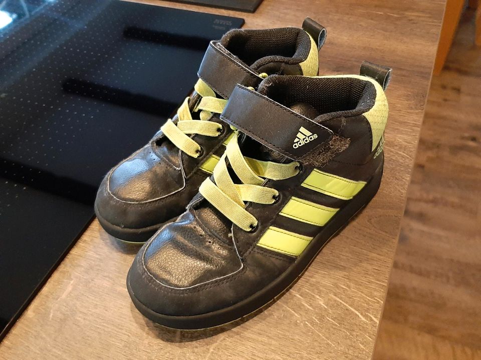 Coole High Sneaker von ADIDAS ❤ Größe 33❤ sehr guter Zustand in Pewsum