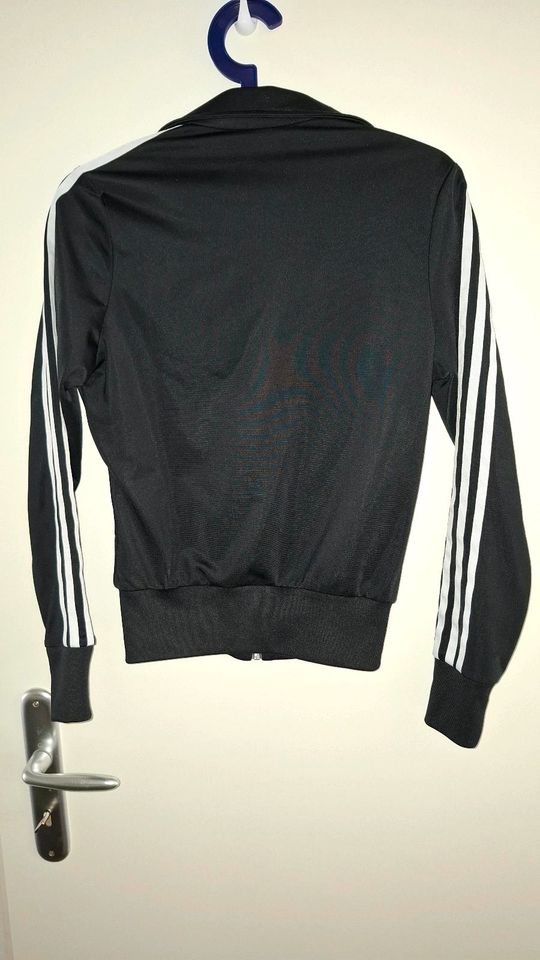 Adidas Jacke Gr xs schwarz in Bremen