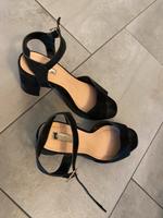 Sandalen, schwarz, Wildlederimitat, Größe 40 Niedersachsen - Delmenhorst Vorschau