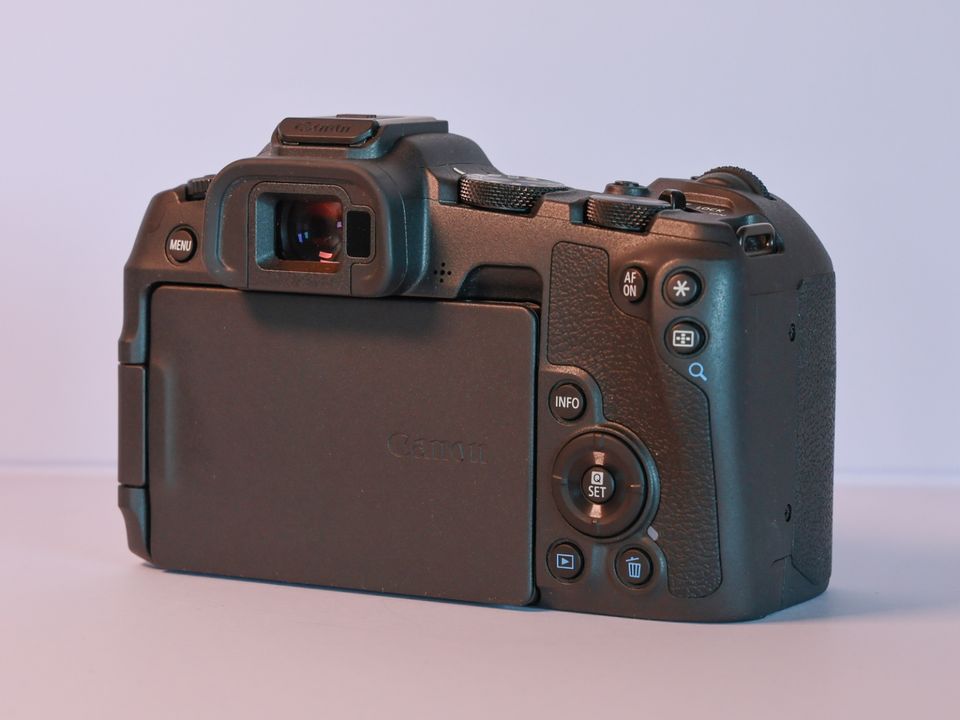 Canon R8 Vollformat Kamera Neuwertig 2 Jahre Garantie OVP in Kitzscher
