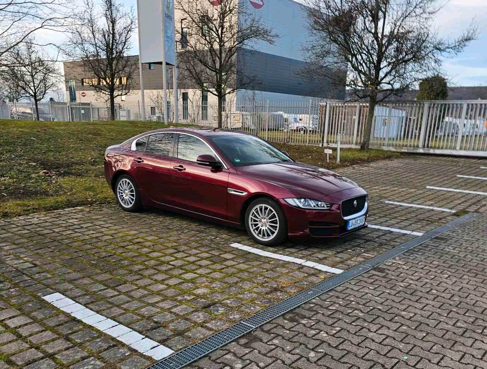                     Jaguar XE 2.0 D Prestige