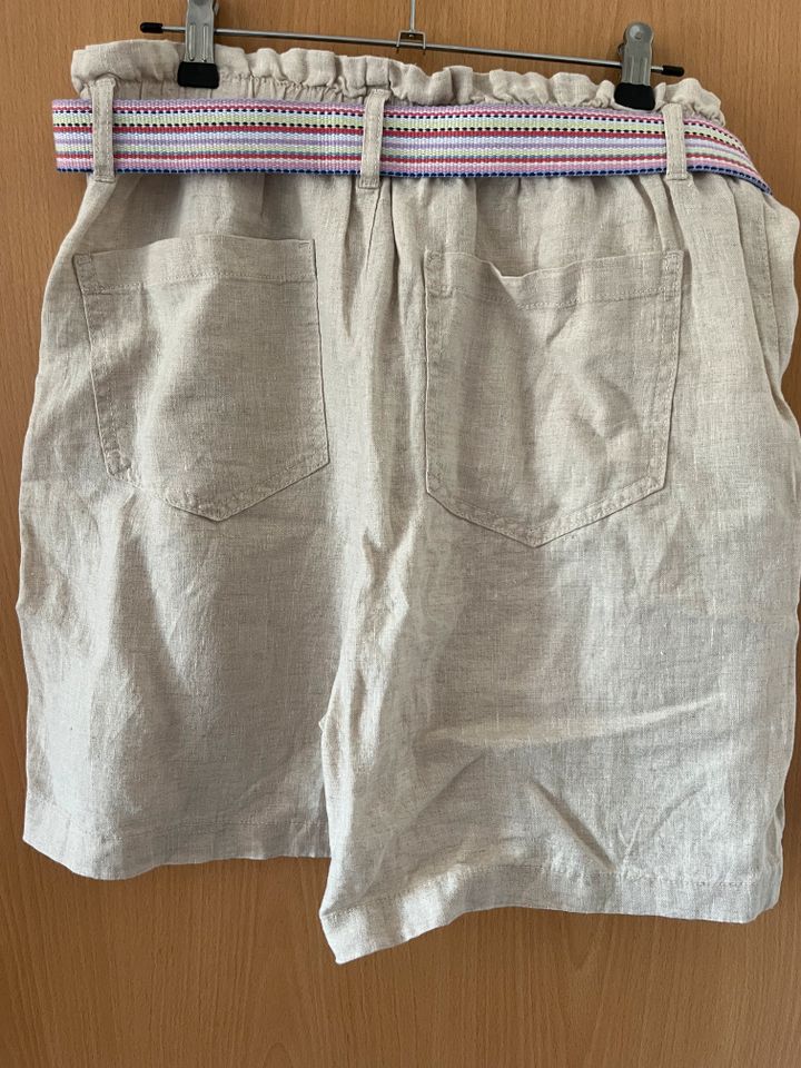 Esprit Leinenshorts mit Gürtel Gr. 40 in Senftenberg