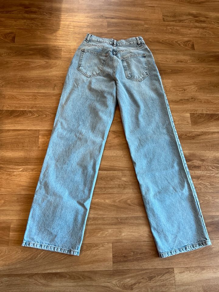 Helle High-Waist-Jeans in Brück