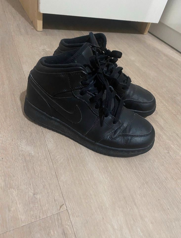 Air Nike Jordan Sport Schuhe Boots Damen Mädchen junger sneaker in Lochhausen