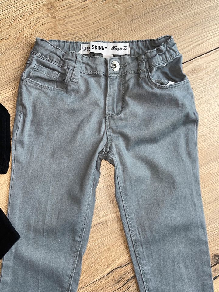 Primark coole Skinny Jeans grau & Shirt RESERVED in 116 in Hennef (Sieg)