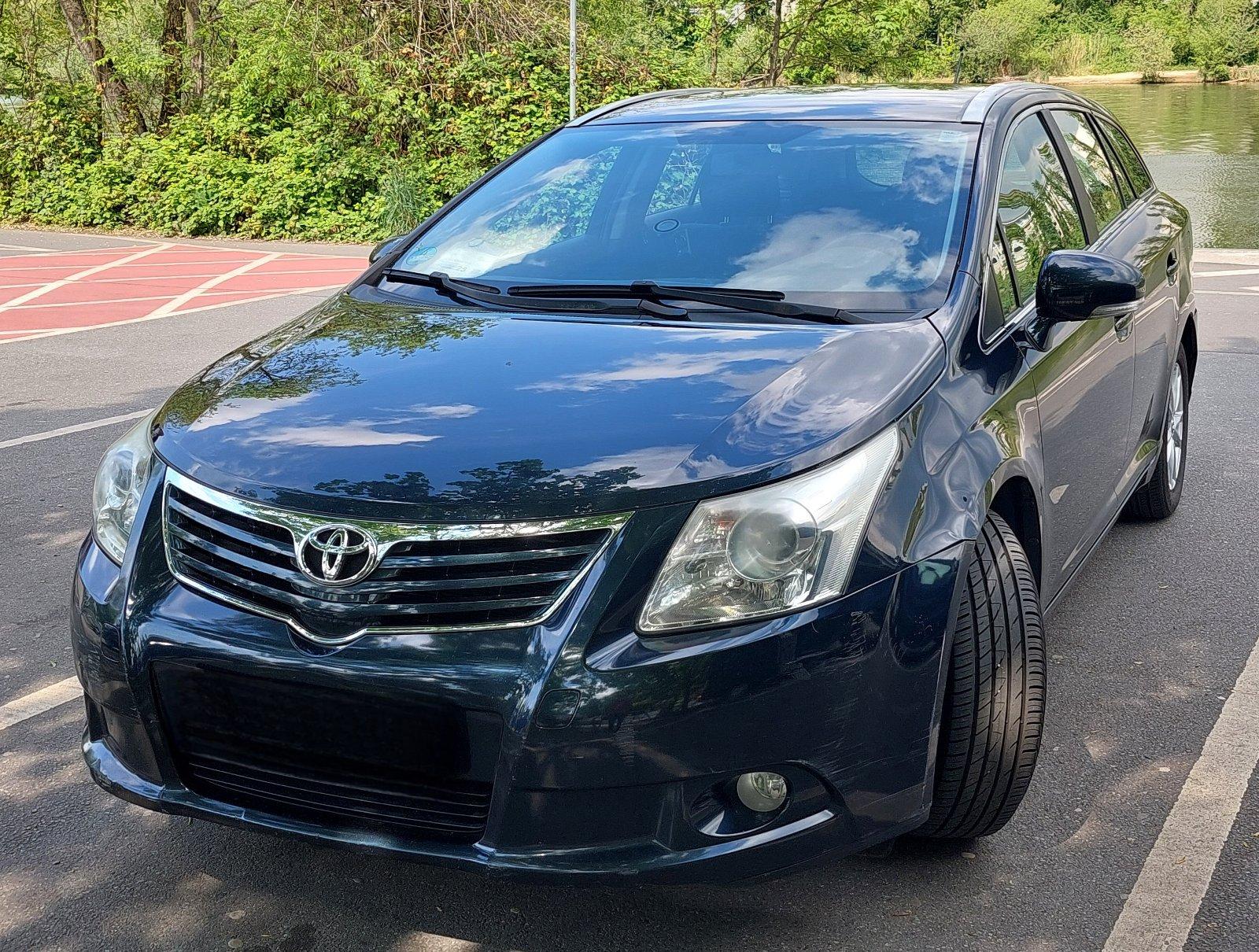 Abbildung des Autos Zuverlässiger Toyota Ave…