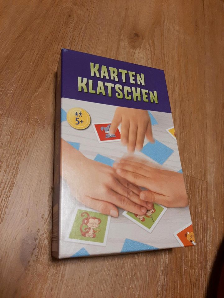 Karten klatsch - Gesellschaftsspiel in Hagenburg