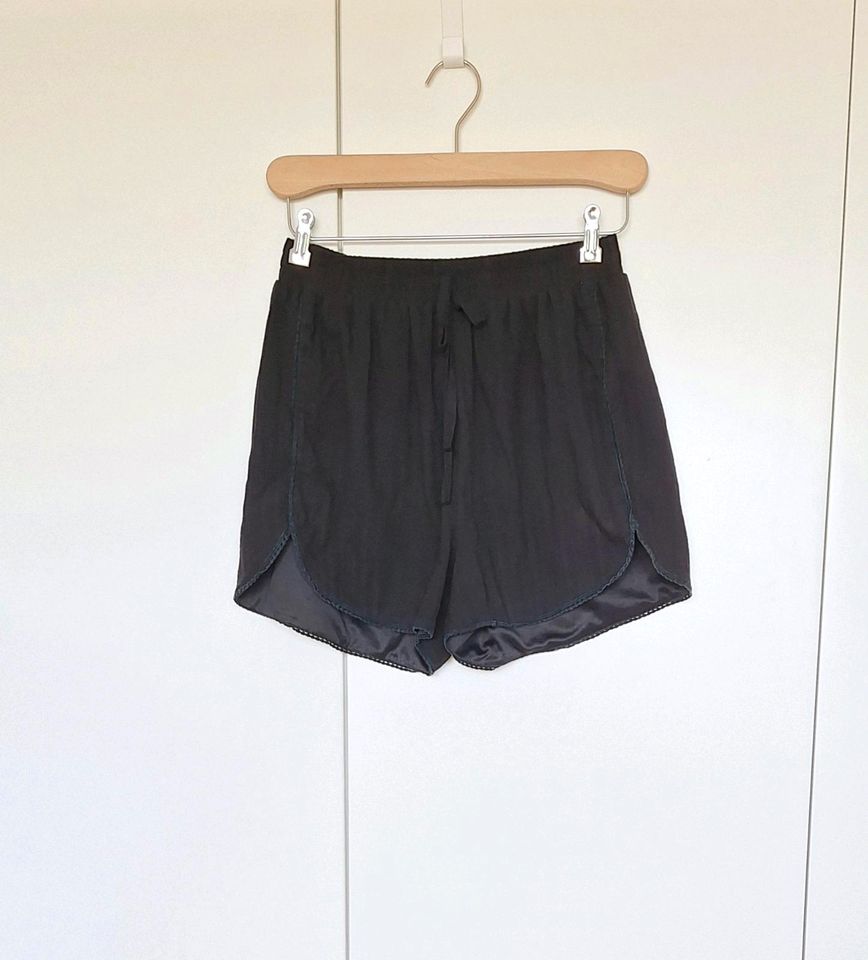 Shorts Hotpants Kurze Hose Schwarz Gr. S in Leopoldshöhe