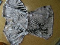 Kleiderpaket Gr. 38/40: 1 Rock, 3 Shirts, 1 Kleid, 1 Jäckchen Bayern - Hof (Saale) Vorschau