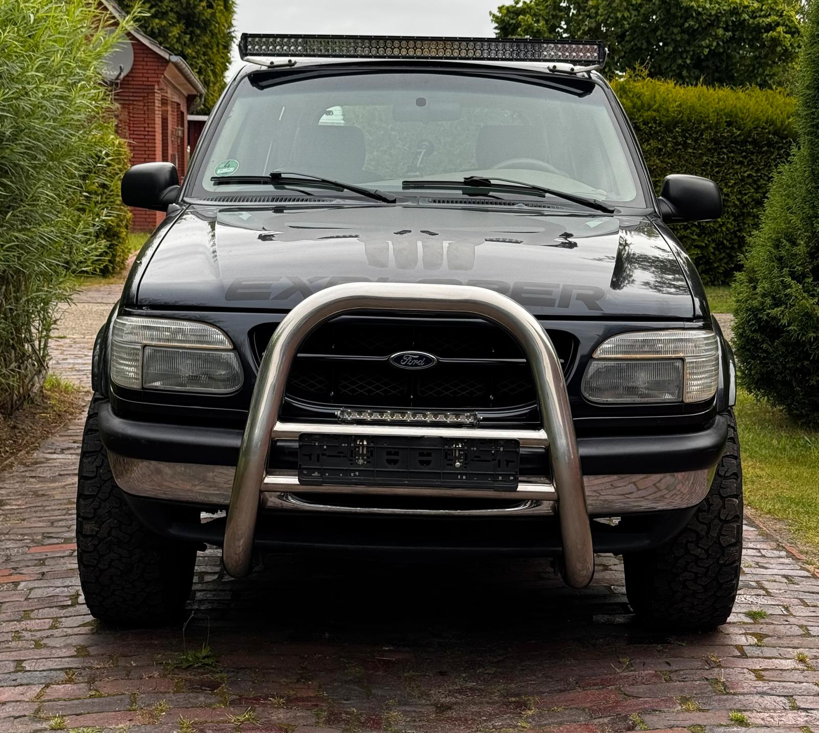 Abbildung des Autos Ford Explorer 2001 Limit…