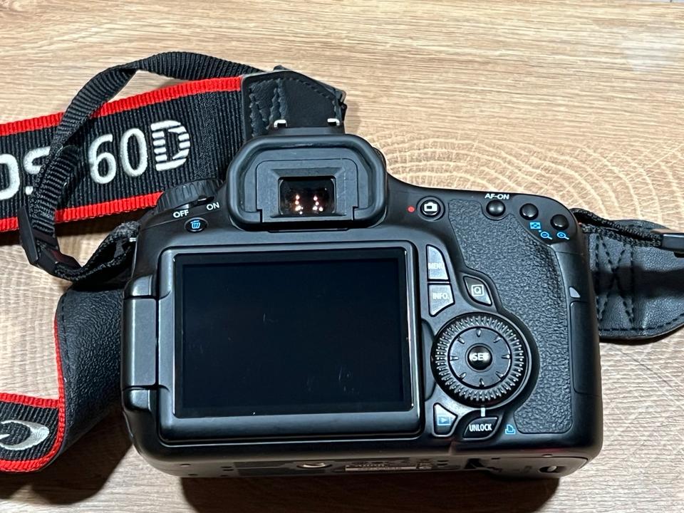 Canon EOS 60D DSLR Kamera Set – Mit 50mm und 18-55mm Objektiv in Schloß Holte-Stukenbrock