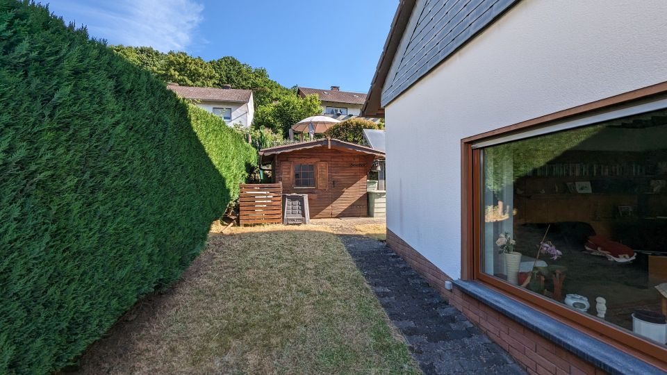 Freistehend, sonnig mit Solaranlage und -thermie - schönes und gepflegtes Einfamilienhaus in Wilnsdorf