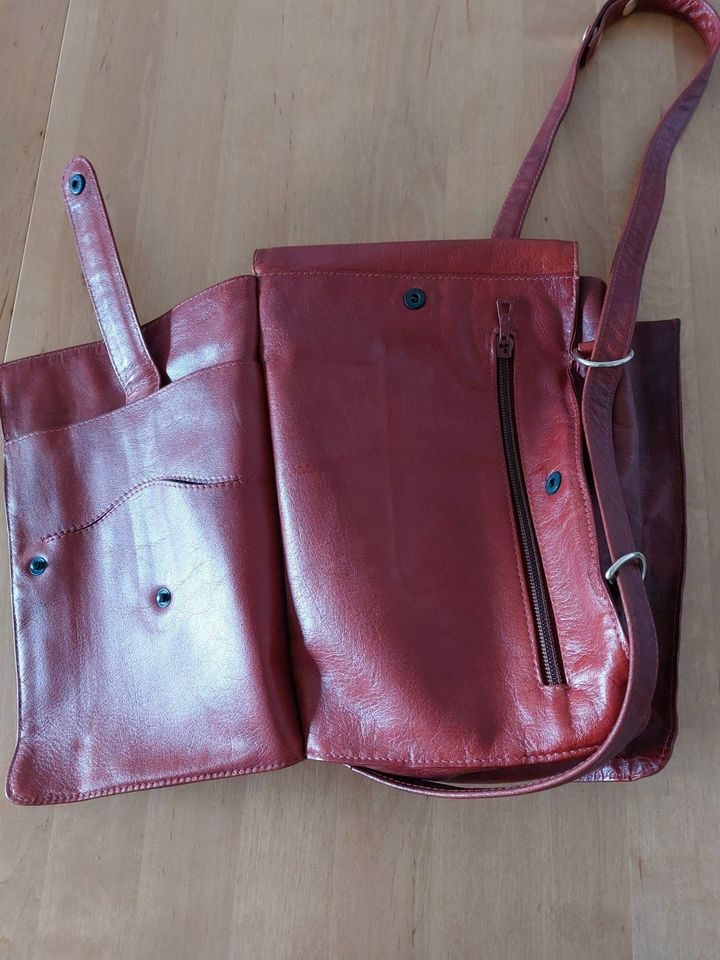 Herrenhandtasche, Leder zum Umhängen in Babenhausen